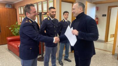 Tropea, fermano un ladro e restituiscono la refurtiva al proprietario: tre poliziotti premiati dal questore