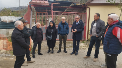 Vibo, sopralluogo del sindaco Romeo nella frazione San Pietro: «Entro 50 giorni la strada verrà riaperta»