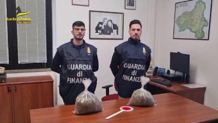 Parghelia, due arresti e sequestro di 1,8 chili di marijuana. Scoperta anche discarica abusiva con 14 tonnellate di rifiuti tra cui amianto