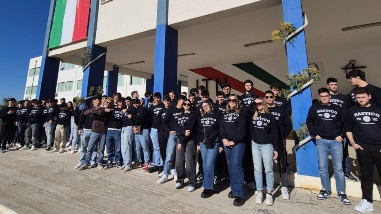 Open Day all’Istituto Nautico di Pizzo: in mostra per i futuri studenti i simulatori di volo e navali, planetario e officina macchine