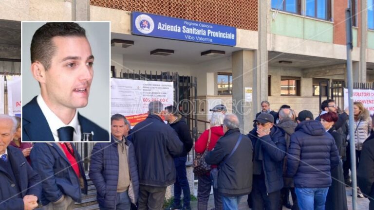 Protesta a oltranza della Rsa Don Mottola davanti all’Asp di Vibo, Tassone (Pd): «Si diano risposte immediate a lavoratori e pazienti»