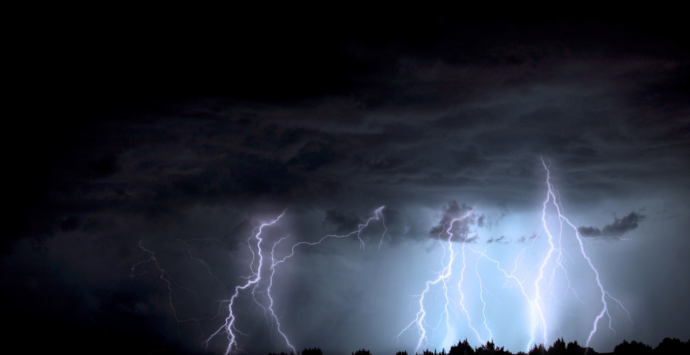 Meteo Vibonese, è il giorno dell’allerta rossa sulle Serre. Nubifragi e vento fino a 100 k/h: scuole chiuse in tutta la provincia