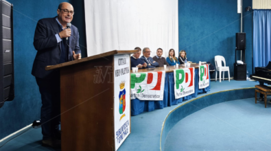 «La destra chiede voti ai calabresi e poi li pugnala alle spalle», Zingaretti a Vibo rilancia l’azione del Pd