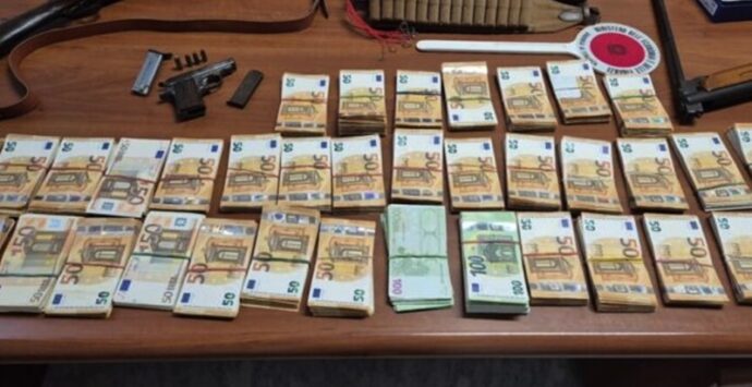 Pistola e munizioni a Tropea, il gip convalida l’arresto per un 42enne. In casa sua furono trovati anche 126mila euro