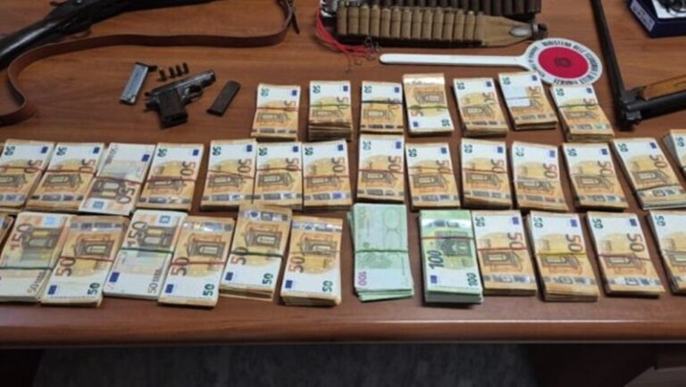 Pistola e denaro per 126mila euro a Tropea, gip fissa udienza convalida dell’arresto