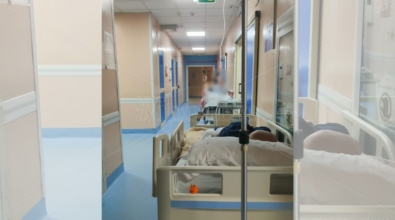 Pronto soccorso di Vibo come un ospedale di guerra: «Decine di pazienti che si lamentavano sulle barelle nei corridoi»