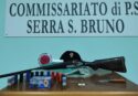 Sorpreso in auto con un fucile, munizioni e un coltello di 16 centimetri: un arresto a Serra San Bruno