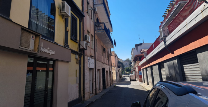 Omicidio a Corigliano Rossano, giovane accoltellato muore in ospedale: indagini in corso