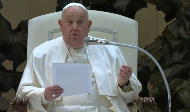 Papa Francesco riceve in udienza ostetriche e ginecologi vibonesi: «Siate sempre sensibili, la vostra è una professione bellissima»