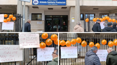 Assediano l’Asp di Vibo con cartelli di protesta e ottengono il medico di base: la vittoria di sindaco e cittadini di Francavilla