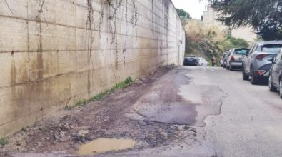 Stazione Vibo-Pizzo continuano i disagi, Lo Bianco: «Strada piena di buche e degrado, basta immobilismo»