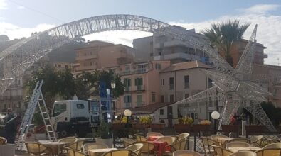 Tropea, il Comune applica una penale alla ditta delle luminarie natalizie per il flop della mancata accensione