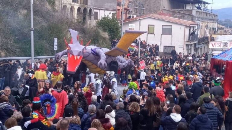 Carnevale a Maierato tra balli e maschere, i volontari: «Un evento che ha portato gioia e spensieratezza»