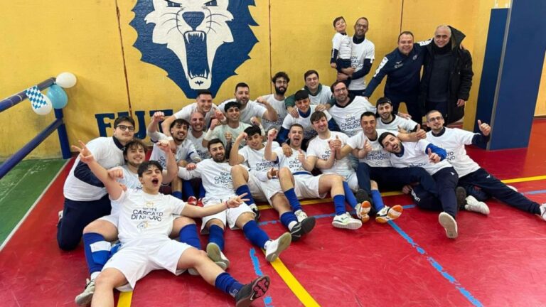 Calcio a 5, Futsal Filadelfia campione con tre giornate di anticipo. Il portiere Grandinetti: «Non eravamo partiti per vincere, ora ce la godiamo»