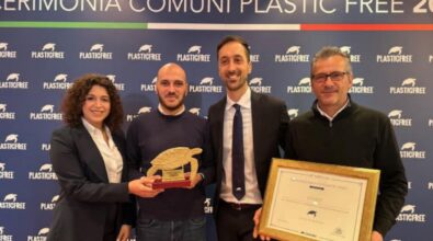 Jonadi ritira a Napoli il premio come Comune Plastic free, il sindaco: «Traguardo di grande valore»