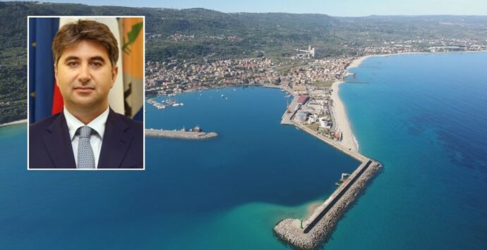 Undici milioni e mezzo di euro destinati al porto di Vibo «dirottati» verso lo sviluppo degli aeroporti, Lo Schiavo interroga Occhiuto