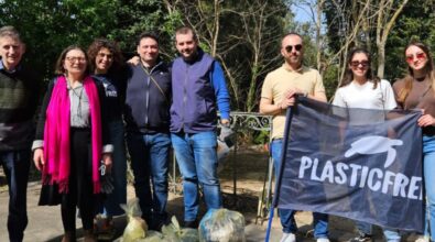 La passeggiata ecologica di Plastic free attraversa Jonadi: sabato i volontari in via Pirandello per pulire la strada e ripare le buche