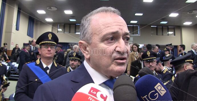 Il questore di Vibo Ruperti alla Festa della Polizia: «Non arretreremo mai davanti alla ‘ndrangheta». E ancora: «No alla mala-movida»  – VIDEO