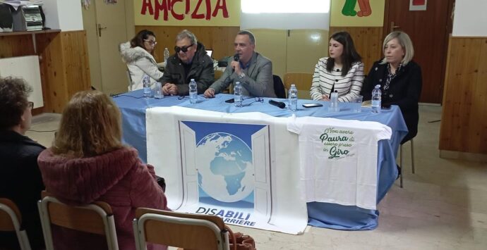 Stop al bullismo, il dibattito a San Costantino: focus sul ruolo della scuola e quello delle famiglie
