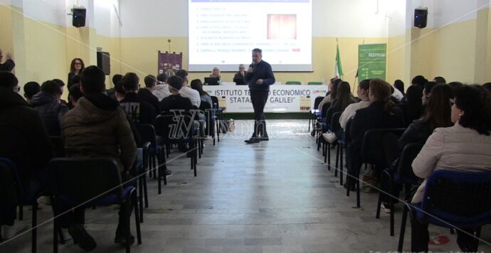A  lezione di prevenzione contro il cancro con il progetto Martina: il Lions incontra gli studenti di Vibo – VIDEO