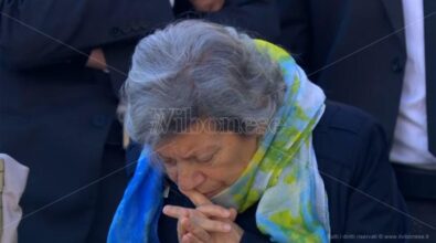 Anche la “signora dei fiori gialli” di Monterosso in Piazza San Pietro ai funerali di Francesco