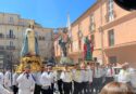 Ora è davvero Pasqua: l’Affruntata torna a emozionare Vibo, in migliaia hanno seguito il rito più atteso – VIDEO