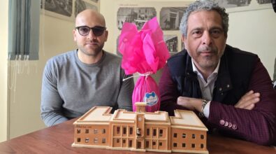 Vibo, consegnate uova di Pasqua a tutti i dipendenti comunali e ai cittadini presenti in Municipio