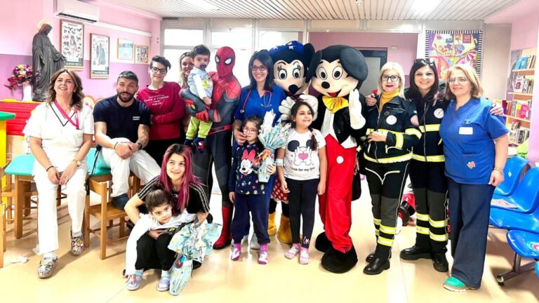 Spiderman, Minnie e Topolino tra i bambini del reparto di Pediatria di Lamezia: l’iniziativa dell’associazione Augustus di Filadelfia