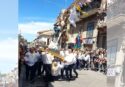 Affruntata a Vibo, portantino inciampa e la statua del Cristo Risorto rischia di cadere ma gli altri la mantengono e il rito si compie