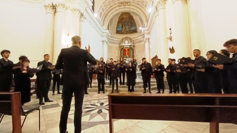 Domani il coro polifonico del conservatorio Torrefranca per l’ultimo appuntamento del progetto Crux Gloria, in preparazione alla Pasqua