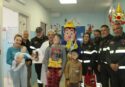 Uova di Pasqua e sorrisi per i bimbi ricoverati all’ospedale di Vibo, il dono dei vigili del fuoco e l’associazione Piccoli grandi Grisù