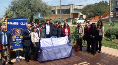 L’Istituto tecnico industriale e il Kiwanis Club di Vibo inaugurano una panchina lilla per sensibilizzare sui disturbi alimentari