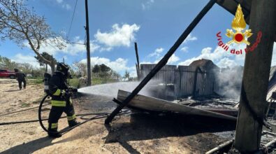 Un incendio devasta un capannone agricolo a Zungri: un trattore e diversi attrezzi sono andati distrutti