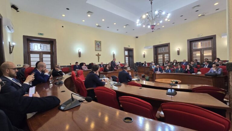 Vibo, i paletti di Romeo dopo la nascita del nuovo gruppo consiliare targato Console: «In maggioranza sì, incarichi no»