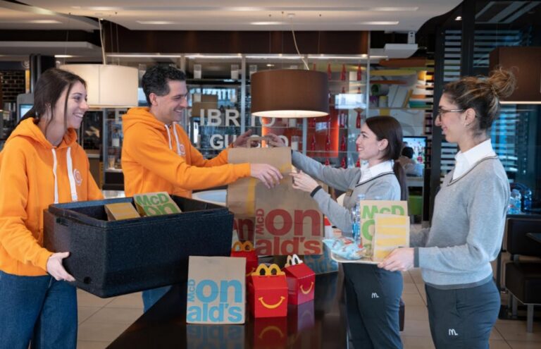 Vibo, McDonald’s e Banco alimentare donano 100 pasti caldi a settimana a chi è in difficoltà