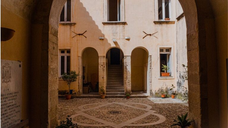 Tradizioni pasquali e solidarietà: il Comune di Tropea sostiene l’iniziativa del Centro don Mottola