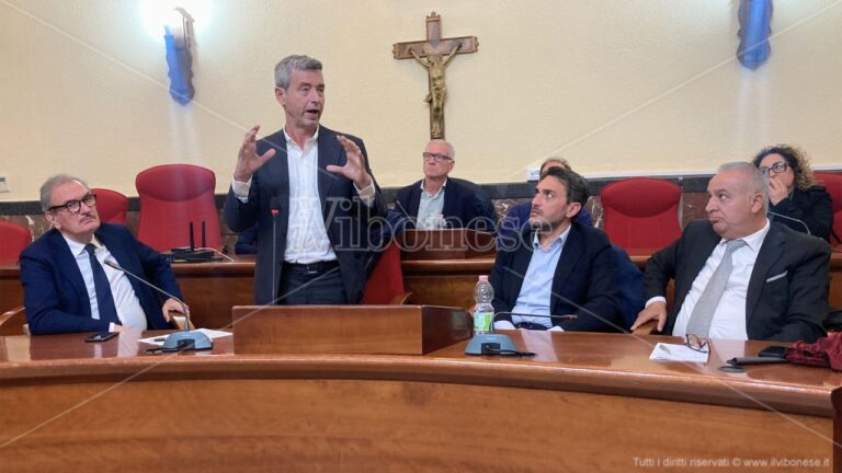 L’ex ministro Orlando (Pd): «A Vibo tutti i timori e le potenzialità dell’economia calabrese. La Regione indichi la strada»